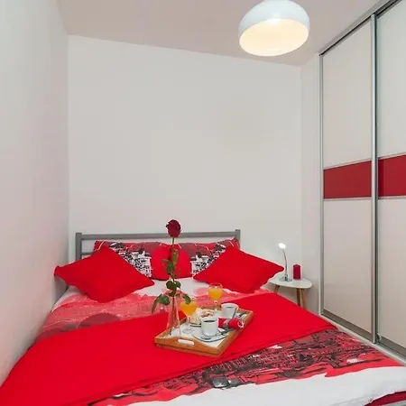 Daire In With Balcony, Air Conditioning, Wifi, Washing Machine 4378-1 Split
