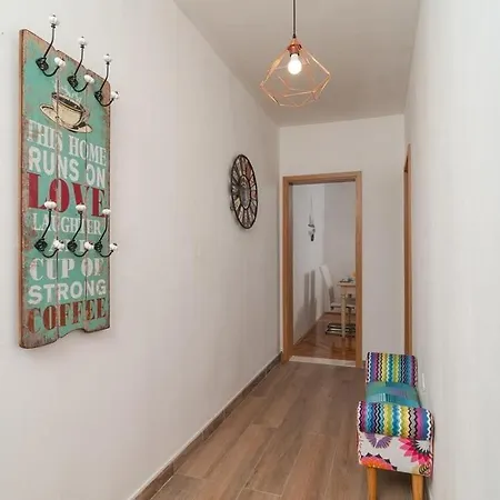 Lägenhet In With Balcony, Air Conditioning, Wifi, Washing Machine 4378-1 Split