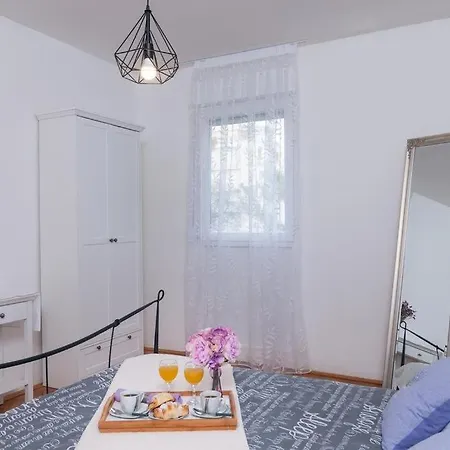In With Balcony, Air Conditioning, Wifi, Washing Machine 4378-1 Apartman *