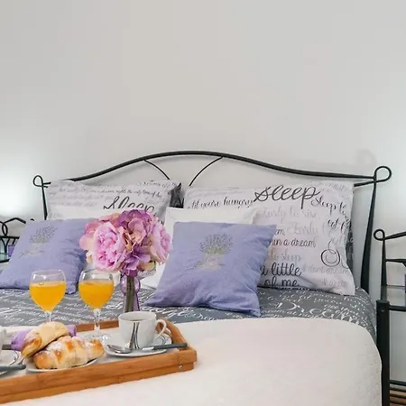 Apartman In With Balcony, Air Conditioning, Wifi, Washing Machine 4378-1 Split